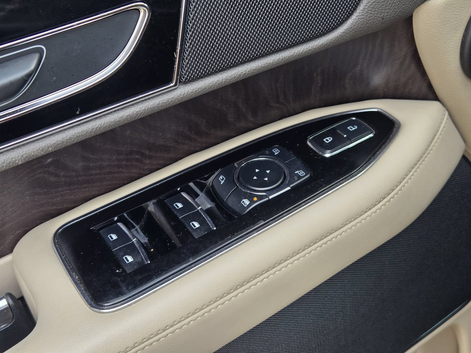 Used 2023 Lincoln Navigator 2WD image 25