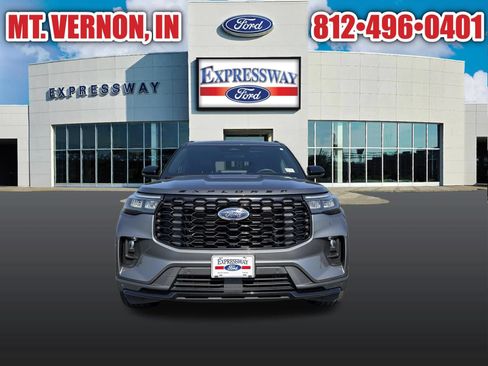 Used 2025 Ford Explorer ST-Line w/ ST-Line Street Pack AWD/4WD image 3