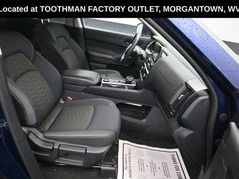 Used 2025 Nissan Pathfinder SV AWD/4WD image 10