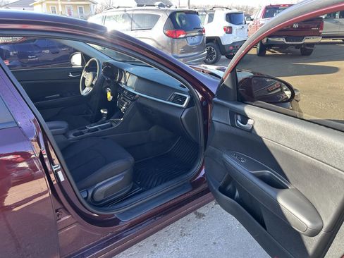 Used 2020 Kia Optima LX image 26