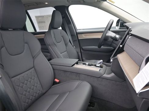 New 2026 Volvo XC90 B6 Plus w/ Protection Package Premier image 36