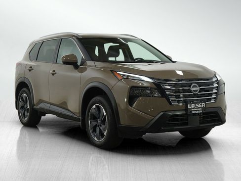 Used 2024 Nissan Rogue SV w/ SV Premium Package image 7