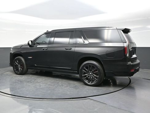 Certified 2024 Cadillac Escalade ESV V w/ LPO, ONYX Package AWD/4WD image 4