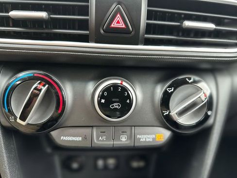 Used 2019 Hyundai Kona SEL image 18