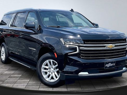 Used 2023 Chevrolet Suburban LT AWD/4WD image 12
