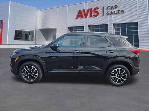 Used 2025 Chevrolet TrailBlazer LT AWD/4WD image 2