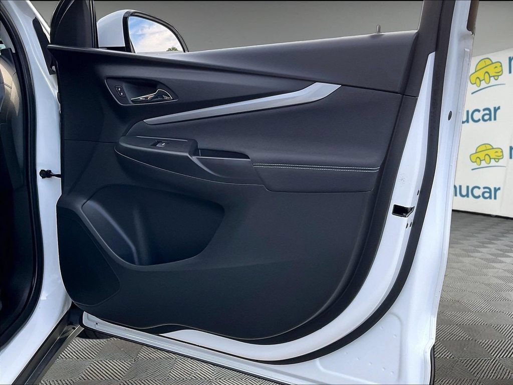 Used 2022 Chevrolet Bolt EUV LT w/ Driver Confidence Package FWD image 12