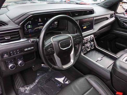 Used 2024 GMC Yukon XL Denali AWD/4WD image 14