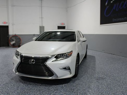 Used 2016 Lexus ES 350 w/ Luxury Package w/Wood Trim FWD image 3