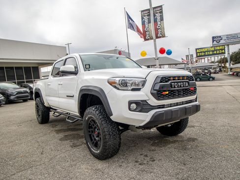 Used 2018 Toyota Tacoma SR5 image 6