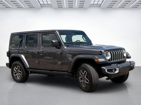 Used 2025 Jeep Wrangler Unlimited Sahara AWD/4WD image 3