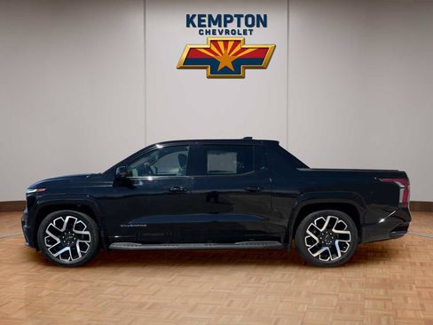Used 2024 Chevrolet Silverado EV RST AWD/4WD image 3