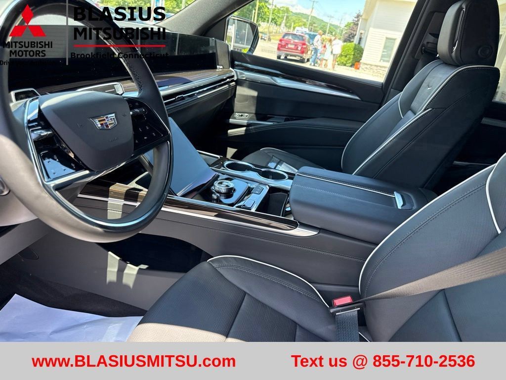 Used 2026 Cadillac Escalade Luxury AWD/4WD image 29