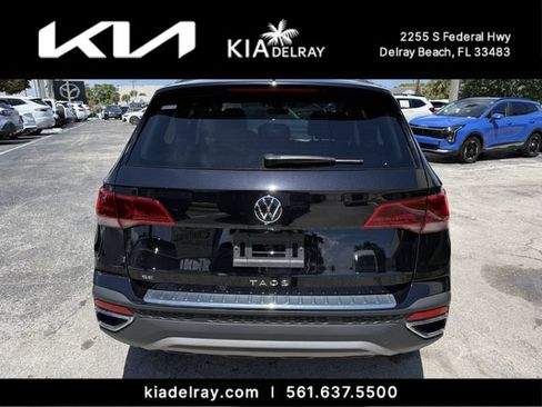 Used 2023 Volkswagen Taos SE w/ Panoramic Sunroof Package FWD image 4
