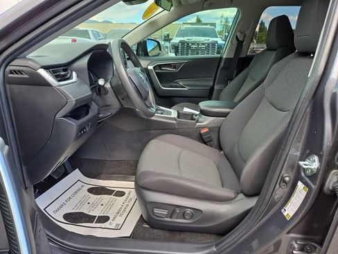Used 2024 Toyota RAV4 XLE AWD/4WD image 2