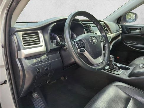 Used 2019 Toyota Highlander Limited FWD image 14