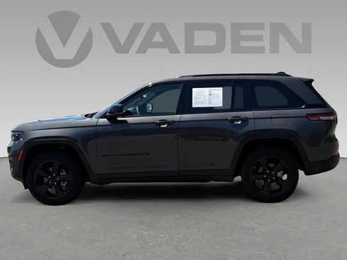 Used 2024 Jeep Grand Cherokee Altitude image 8