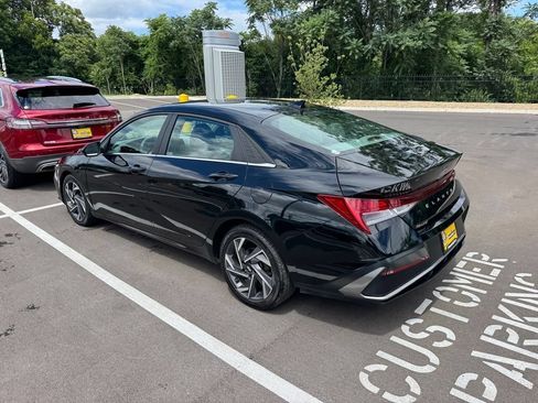Used 2025 Hyundai Elantra SEL FWD image 8