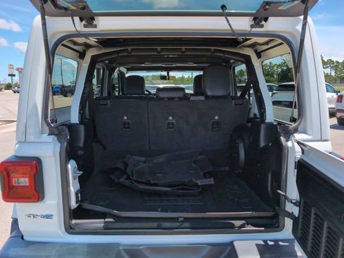 Used 2023 Jeep Wrangler Unlimited Sahara w/ Cold Weather Group AWD/4WD image 6