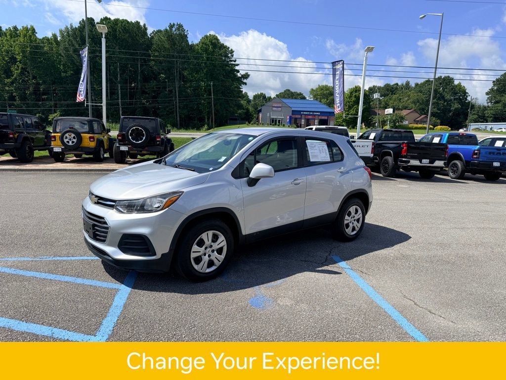 Used 2017 Chevrolet Trax LS FWD image 2
