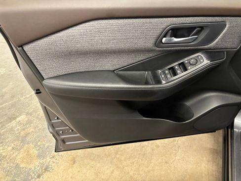 Used 2023 Nissan Rogue SV FWD image 18