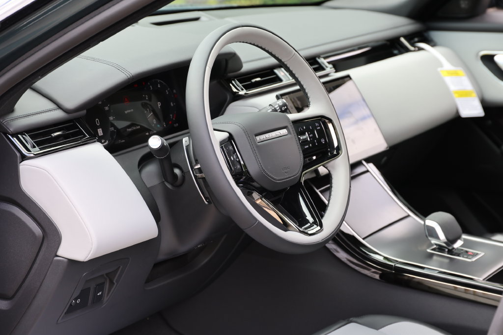 New 2026 Land Rover Range Rover Velar Dynamic SE AWD/4WD image 10