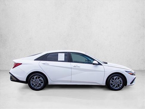 Used 2024 Hyundai Elantra SEL FWD image 4