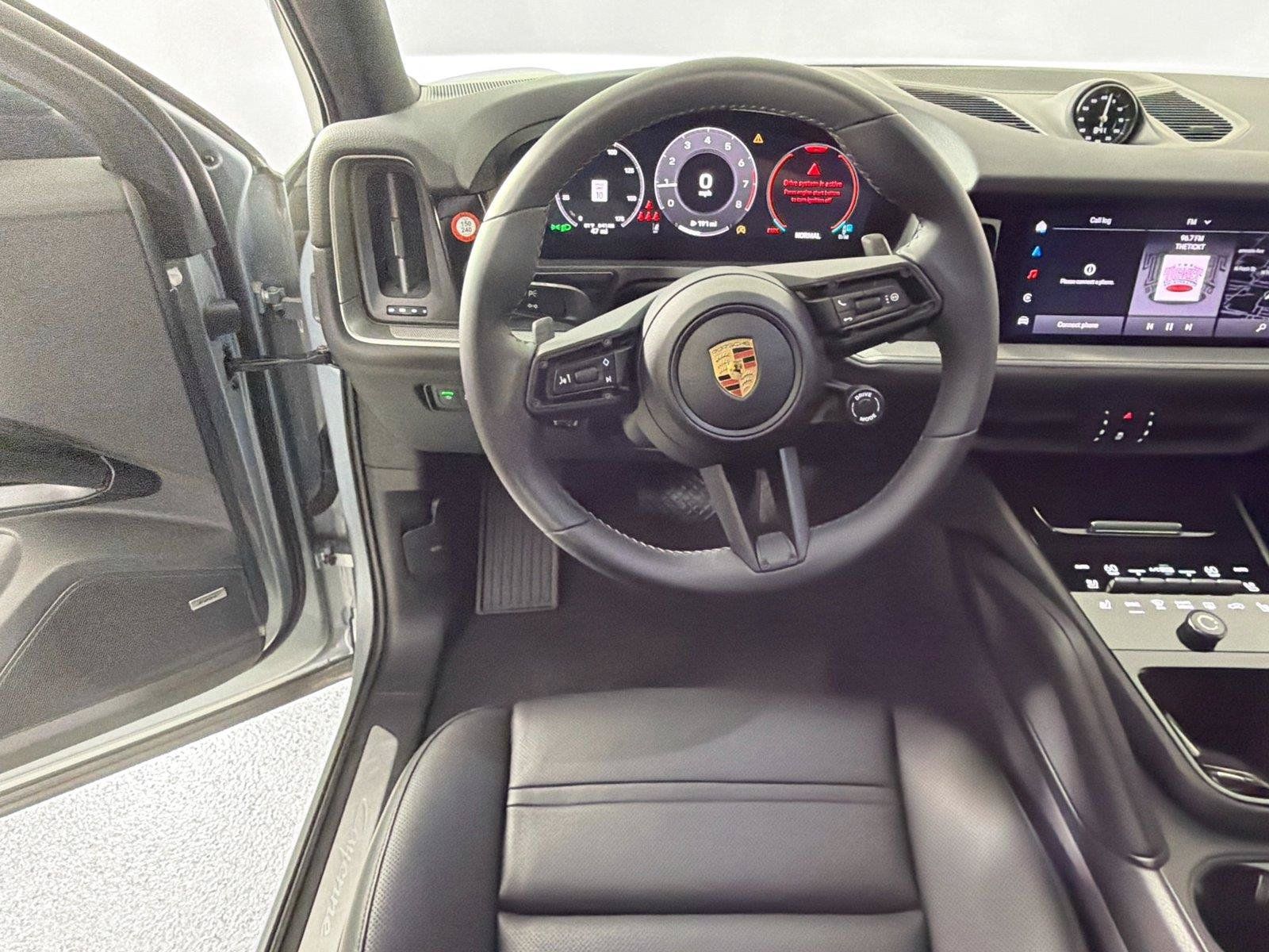 Certified 2025 Porsche Cayenne Coupe AWD/4WD image 18