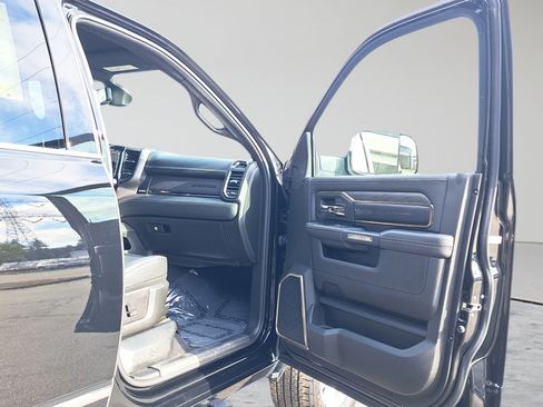 Used 2022 RAM 2500 Limited w/ Body Color Bumper Group AWD/4WD image 16