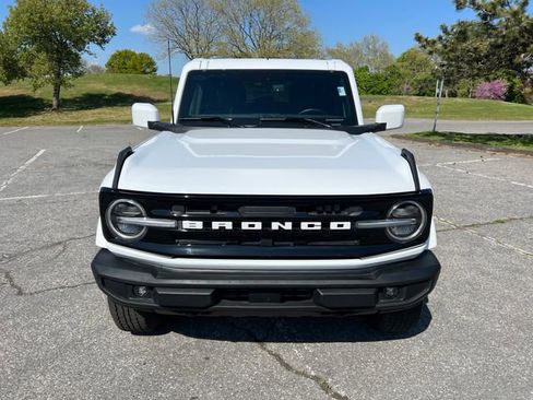 Used 2025 Ford Bronco Outer Banks AWD/4WD image 3