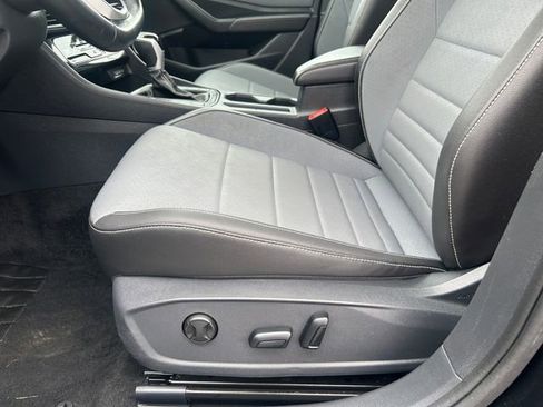 Used 2025 Volkswagen Jetta SE image 19