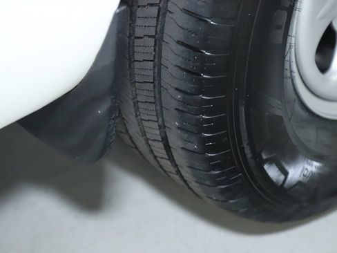 Used 2024 Nissan Frontier S w/ S Utility Package image 32