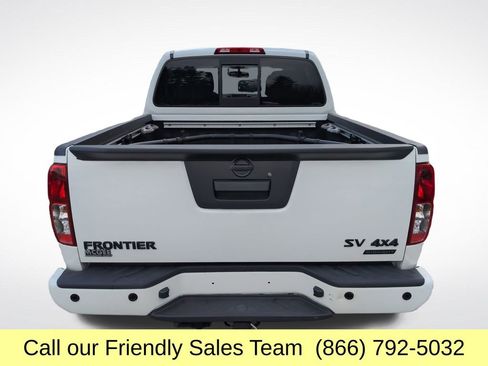 Used 2021 Nissan Frontier SV w/ Midnight Edition Floor Mats image 5