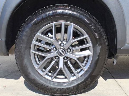 Used 2024 Nissan Rogue S image 10