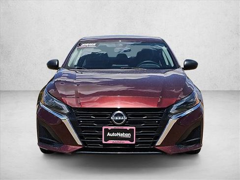 Used 2024 Nissan Altima 2.5 SV FWD image 2