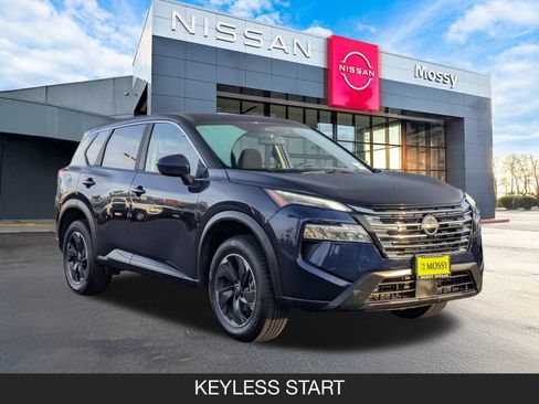 Used 2025 Nissan Rogue SV image 2