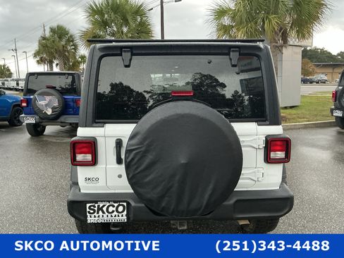 Used 2018 Jeep Wrangler Unlimited Sport AWD/4WD image 4