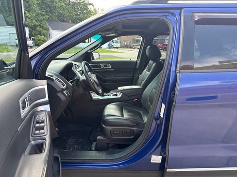 Used 2015 Ford Explorer XLT w/ Equipment Group 202B AWD/4WD image 10