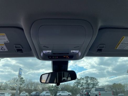 Used 2021 Chevrolet Equinox LS w/ LS Convenience Package image 19