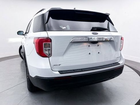 Used 2021 Ford Explorer XLT image 4