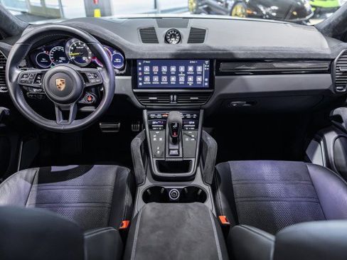 Used 2022 Porsche Cayenne Turbo GT image 33