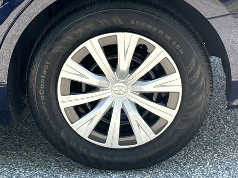 Used 2021 Toyota Camry LE FWD image 29
