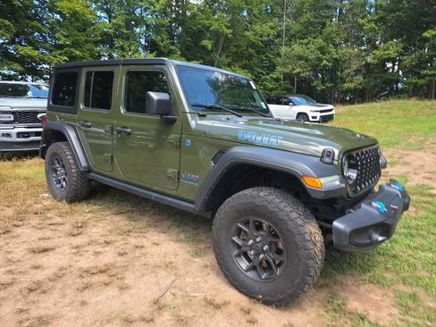 Used 2024 Jeep Wrangler Unlimited AWD/4WD image 3