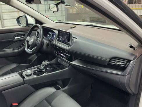 Used 2022 Nissan Rogue SV w/ SV Premium Package image 18