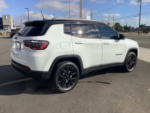 Used 2024 Jeep Compass Latitude w/ Convenience Group image 30