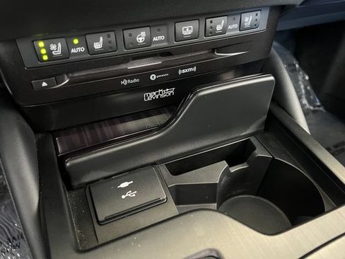 Used 2021 Lexus ES 300h w/ Accessory Package FWD image 31