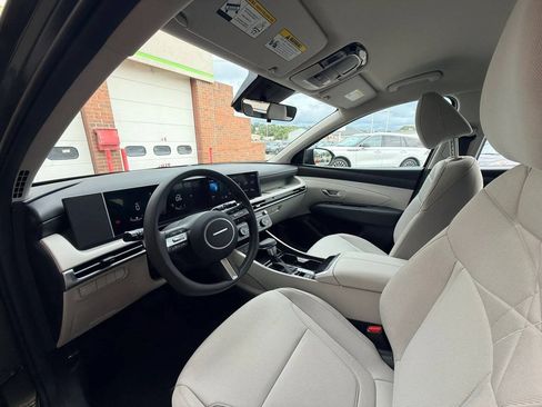 Used 2025 Hyundai Tucson SE AWD/4WD image 14