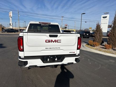 Used 2022 GMC Sierra 1500 AT4 w/ AT4 Premium Package image 7
