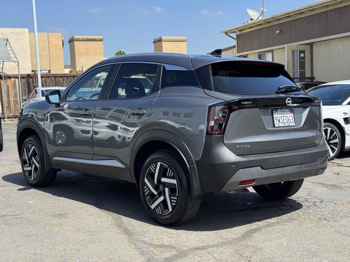 Used 2026 Nissan Kicks SV FWD image 9