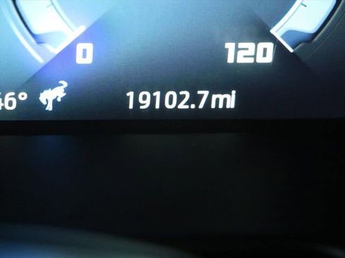 Used 2025 Ford Bronco Badlands image 32